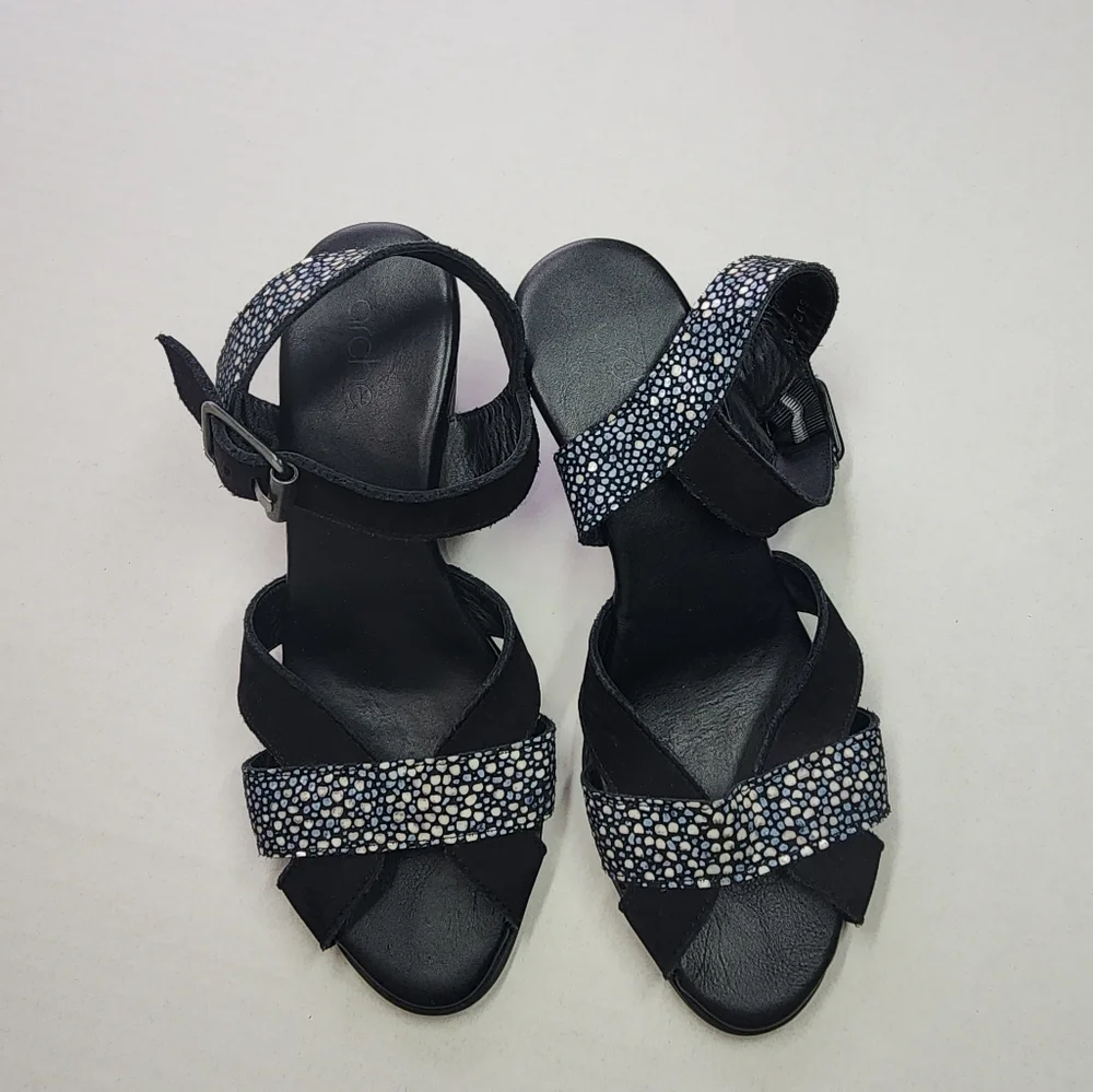 Arche Stylish‎ Black and White Wedge Sandals